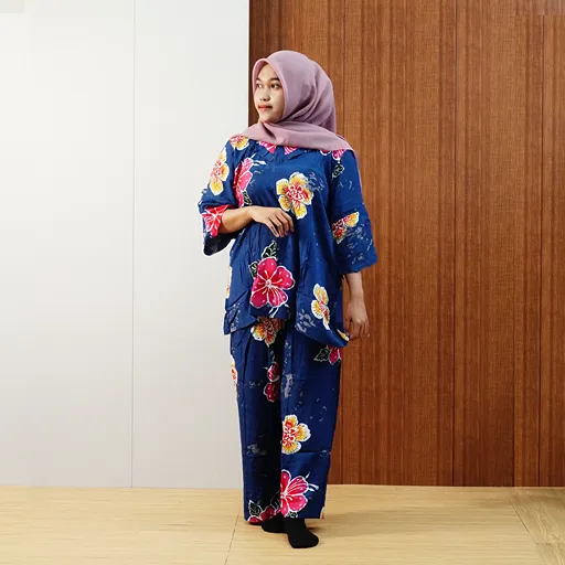 Varian Navy Lily