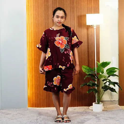 Varian Hotpants Burgundy Lily