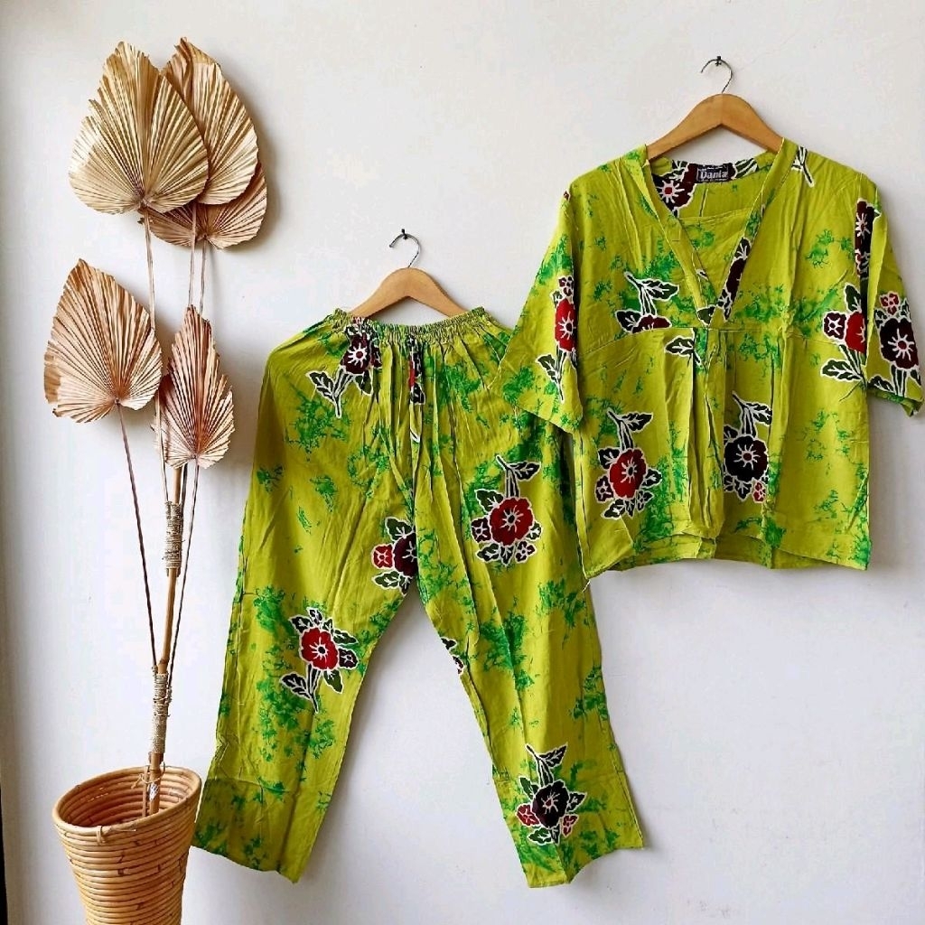 Varian Hijau Bunga Tangkai