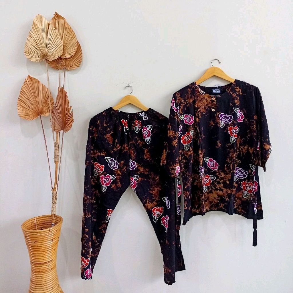 Varian Hitam Mawar Kecil