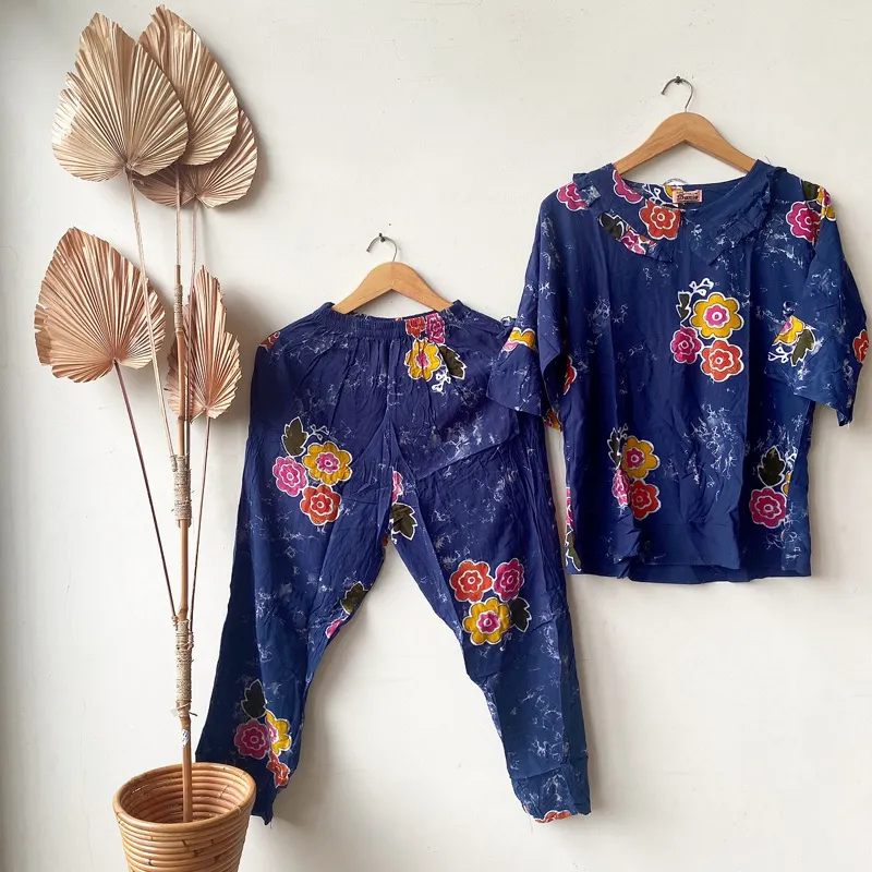 Varian Biru Bunga Bulat