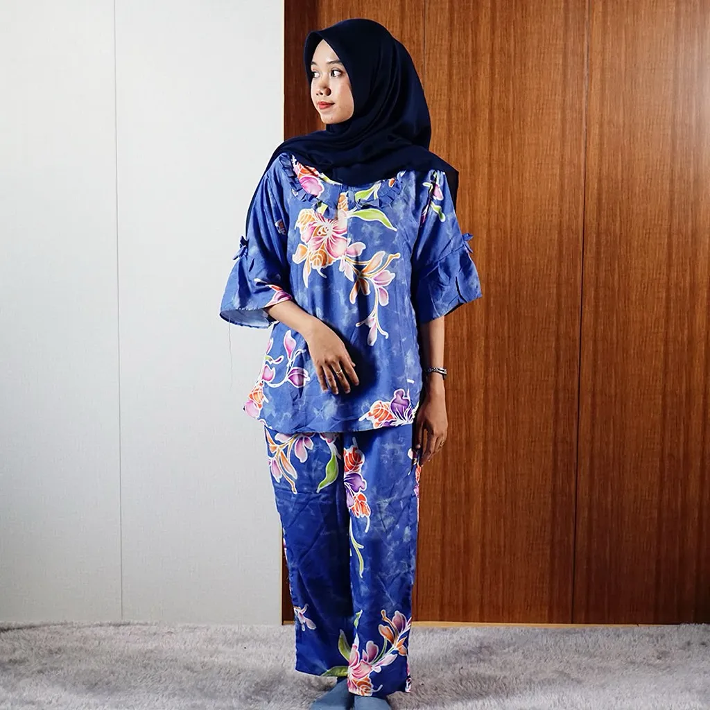 Varian Biru Seruni