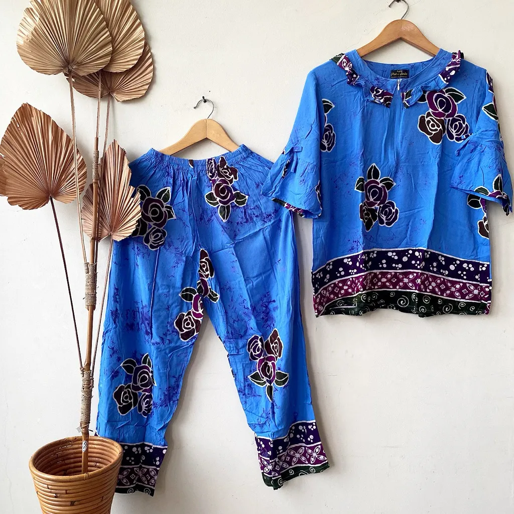 Varian Biru Garis