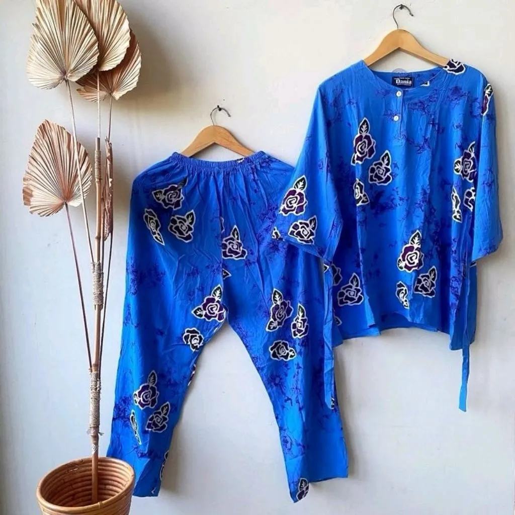 Varian Biru Mawar Kecil
